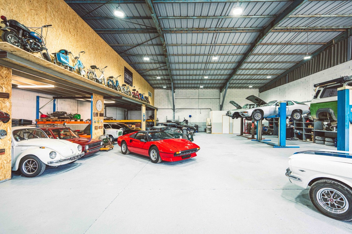 Vue panoramique de l'atelier Custom Garage 84