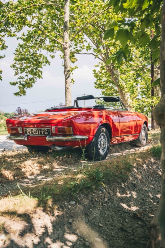 Fiat 124 Spider rouge restauree