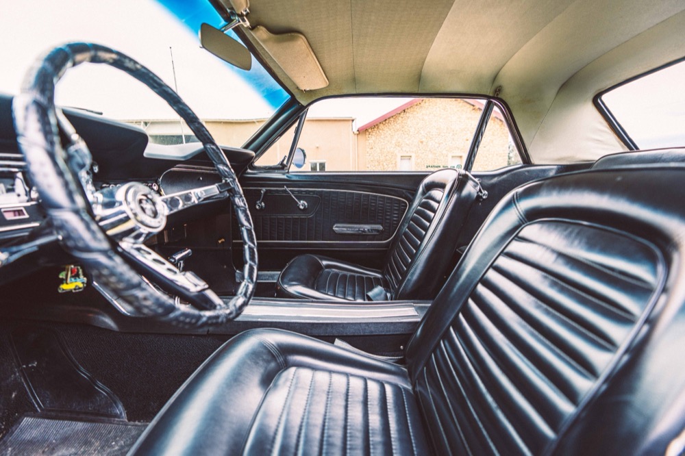 Interieur Ford Mustang tableau de bord restaure